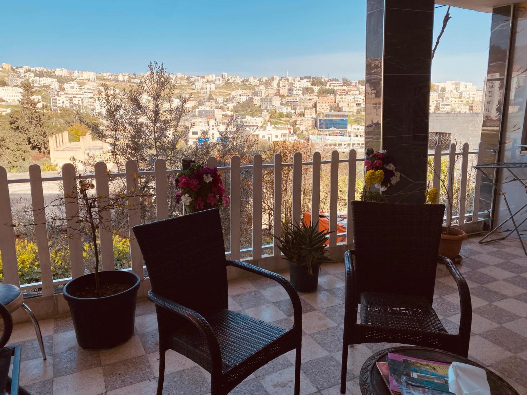 Huseein Rooms Jarash Exterior photo