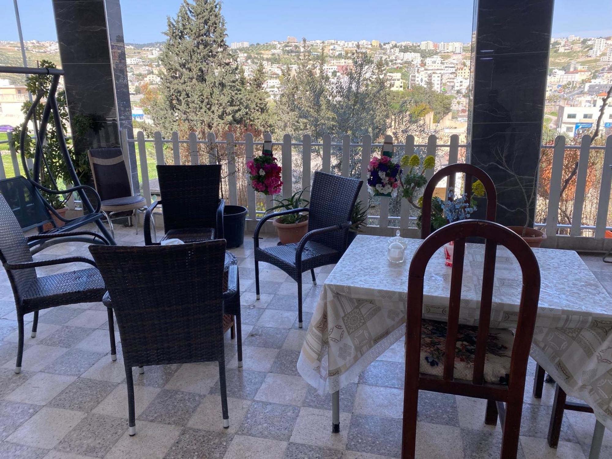 Huseein Rooms Jarash Exterior photo